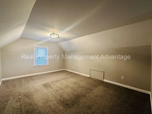 Building Photo - Cute 3-Bedroom Updated Bungalow Minutes from Downtown Ferndale!