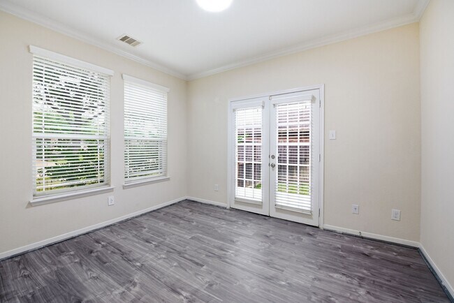 Building Photo - 5002 Rollingstone Rd
