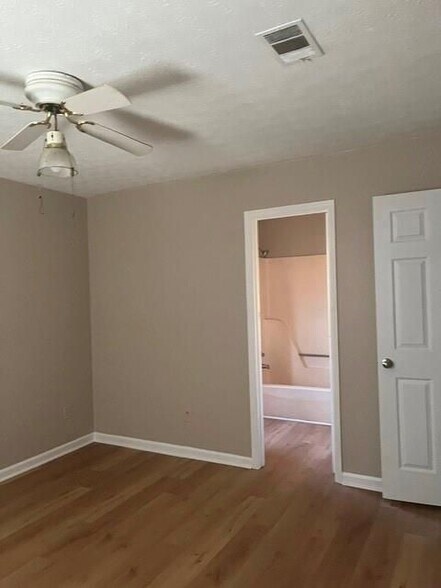 Building Photo - 1290 Knoll Ct NW