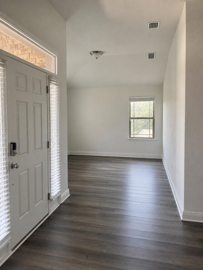Building Photo - 5746 Periwinkle Ln