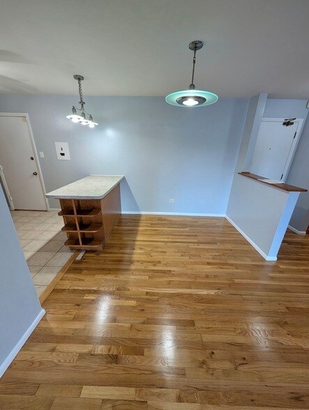 Building Photo - 8856 Northshore Dr