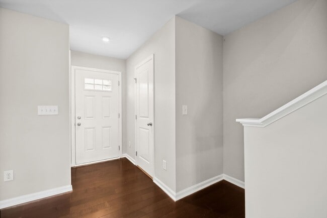 Building Photo - ?Beautifully F?resh Painted Carpetless 4-B...