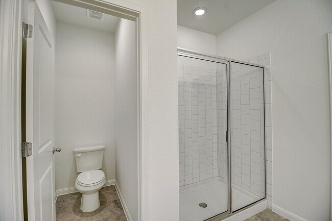 Building Photo - 117 Lacey Oak Lp