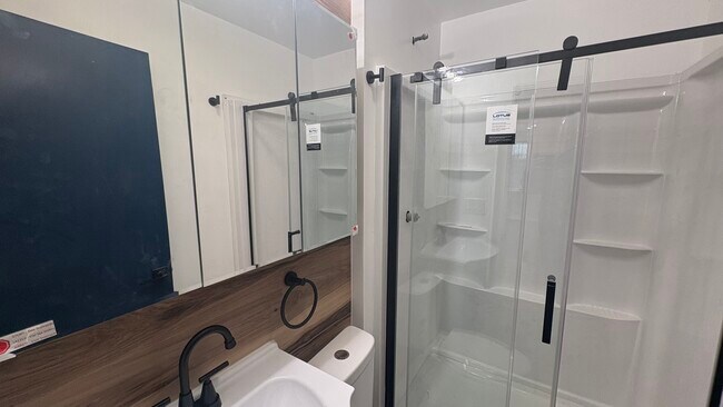 Building Photo - 5618 Phillips Ave