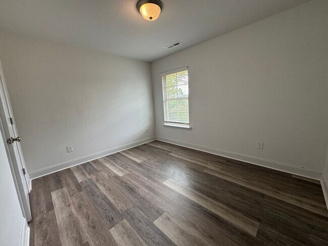 Building Photo - 110 Tybee Dr