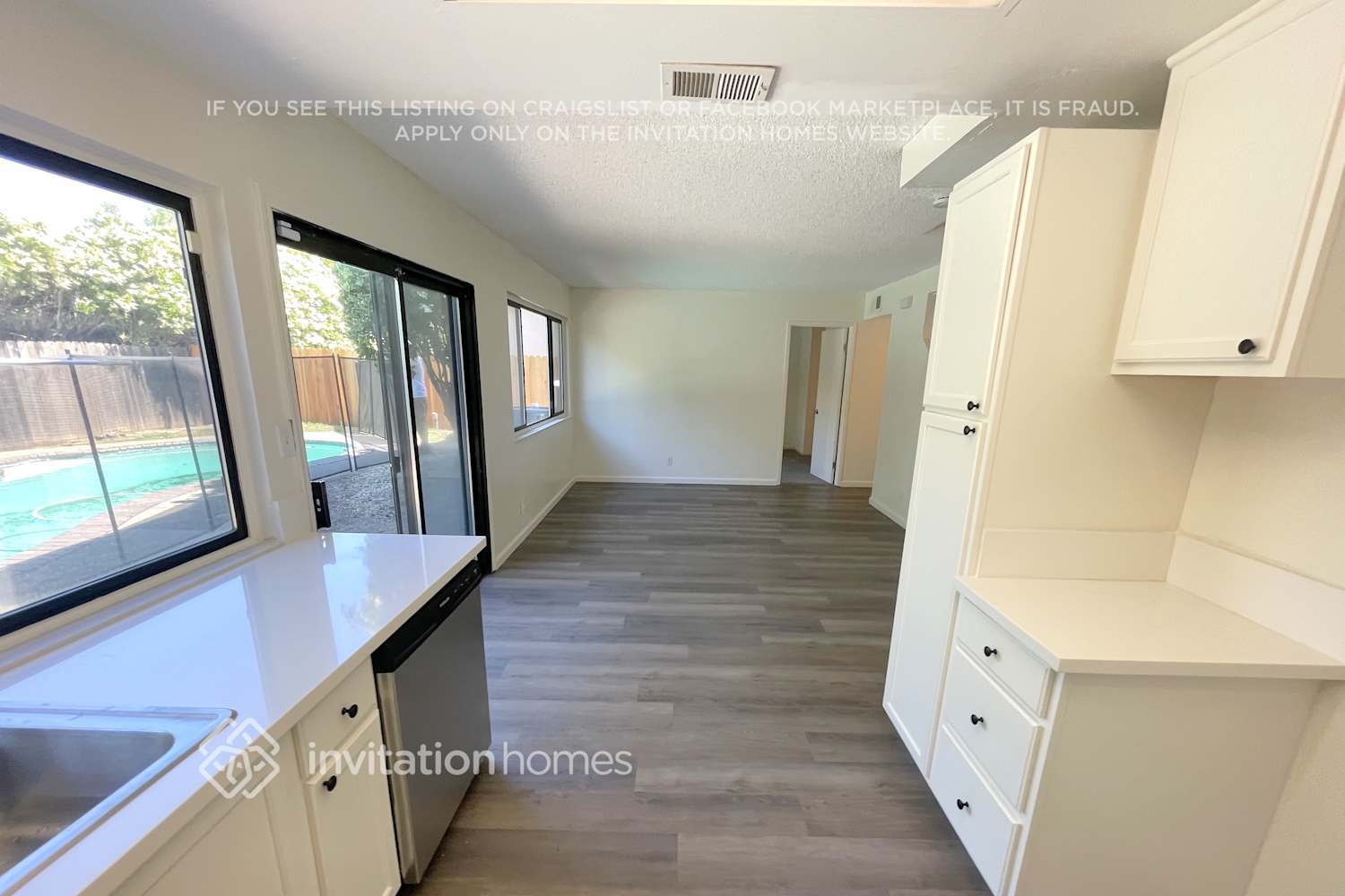 Building Photo - 2852 Londonderry Dr