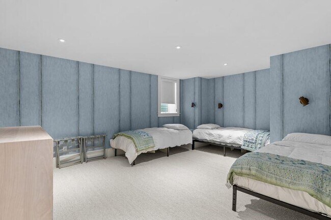 Building Photo - 45 Carnegie Abbey Ln