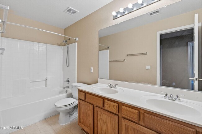 Building Photo - 8611 W Alex Ave