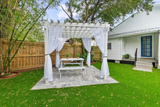 Building Photo - 140B M L King Ave