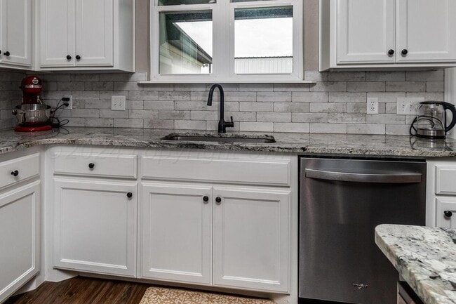 Building Photo - 501 E Cemetery Rd