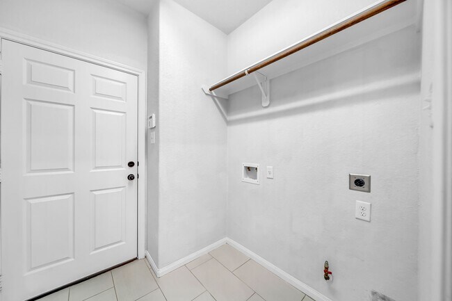 Building Photo - 13806 Windsor Garden Ln