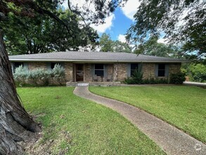 Building Photo - Lovely secluded home in Waco!