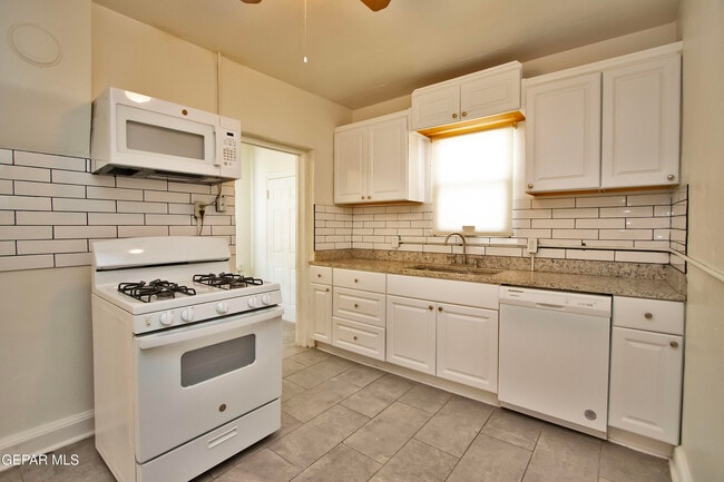 Building Photo - 1703 E Rio Grande Ave