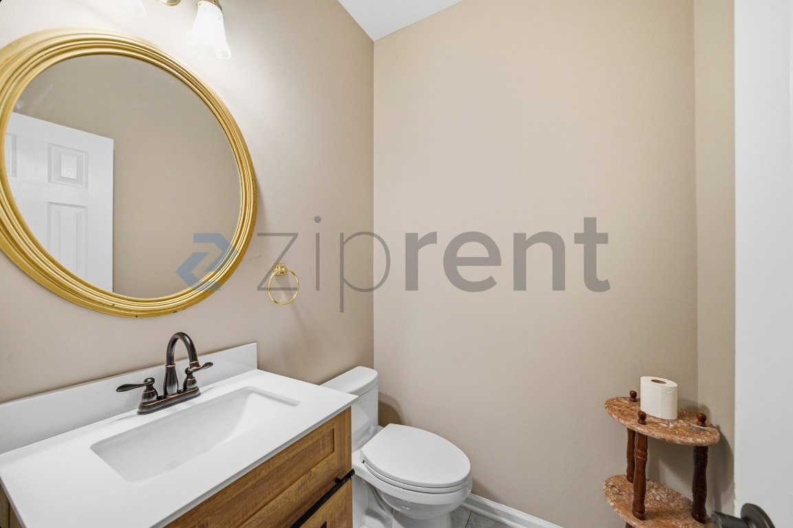 Building Photo - 2505 Madison Commons