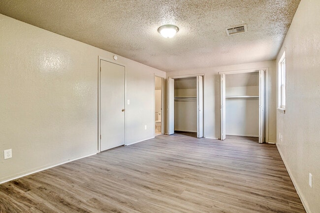 Building Photo - 5520 Evanbrook Terrace