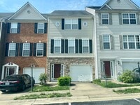 Building Photo - COZY TOWNHOUSE - Minutes to Quantico