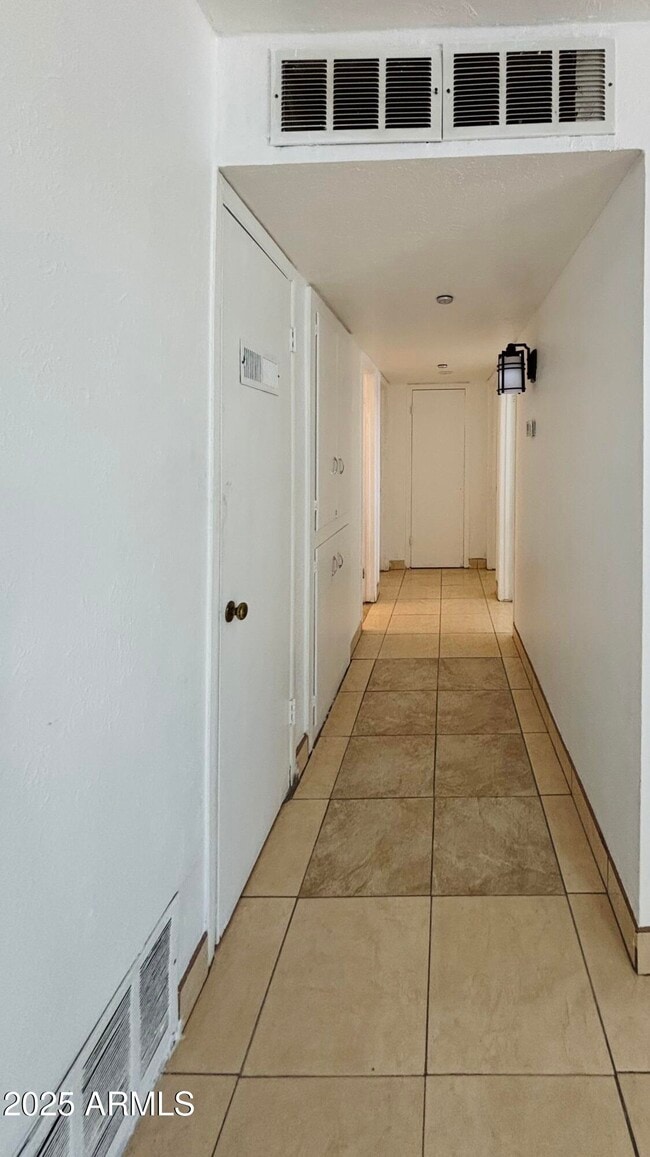 Building Photo - 4842 W Elm St