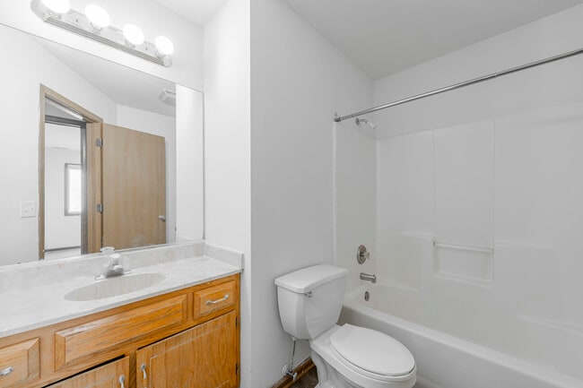 Building Photo - 915 Spiros Ct