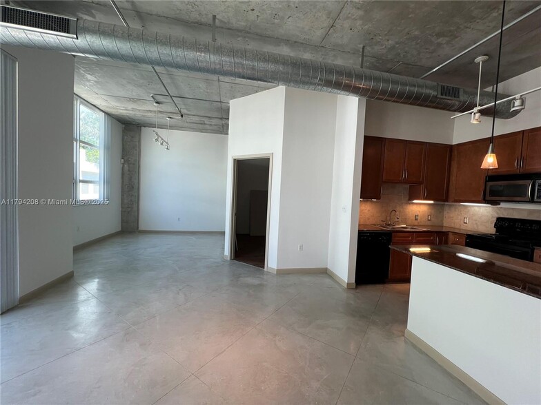 Building Photo - 2001 Biscayne Blvd