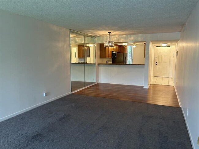 Building Photo - 6123 Coral Lake Dr