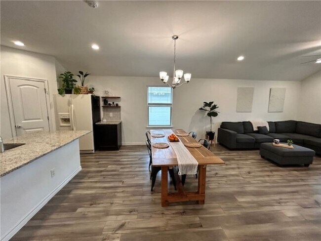 Building Photo - 7726 Lariat Toss Dr