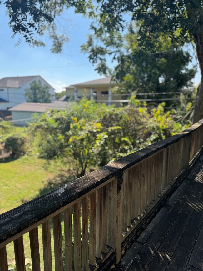 Building Photo - 3934 Fernwood Dr