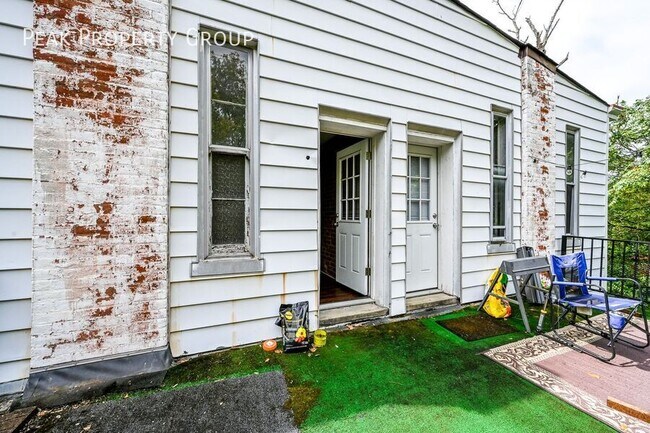 Building Photo - 32 E Hollister St