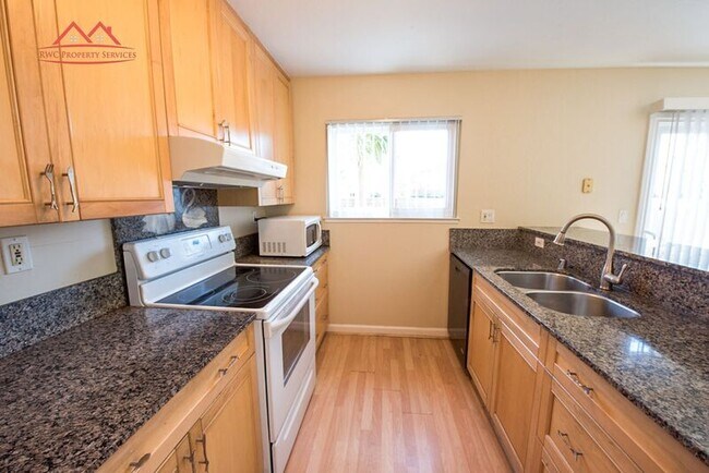Building Photo - 1355 Sage Hen Way