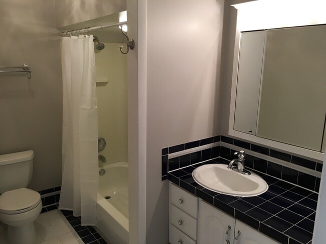 Building Photo - 9s120 Lake Dr