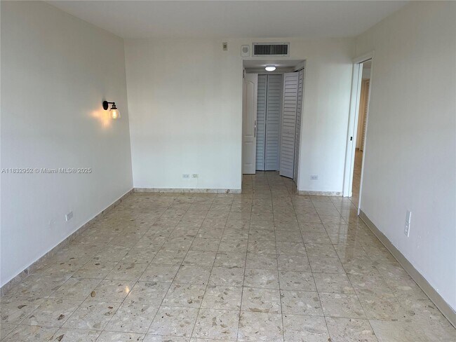 Building Photo - 6039 Collins Ave