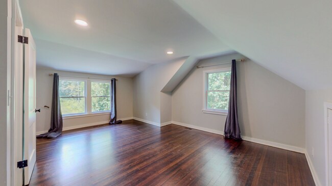 Building Photo - Updated Cape-Style Home Near Sherwood & Si...