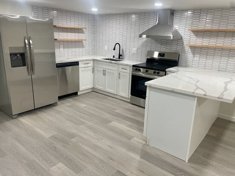 New kitchen/appliances. Washer/dryer in unit. - 846 42nd St