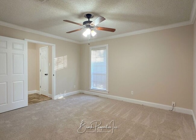 Building Photo - 7865 Apollo Dr