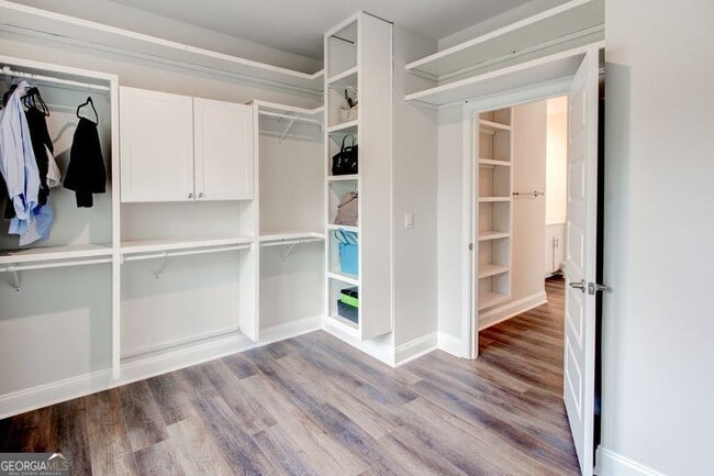 Building Photo - 3617 Chestnut Oak St