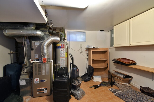 Building Photo - Fantastic 4 Bedroom, 3 Full Bathroom, Close in Bethesda Home!