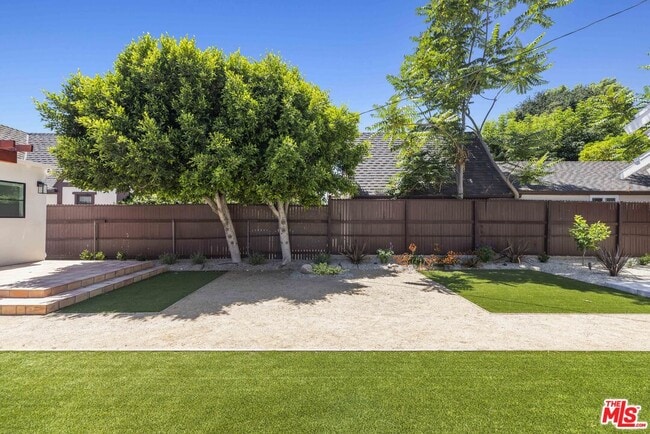 Building Photo - 11149 Hortense St