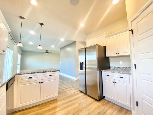 Building Photo - $1000 OFF 1st month rent!!!!Guyton Beauty!...