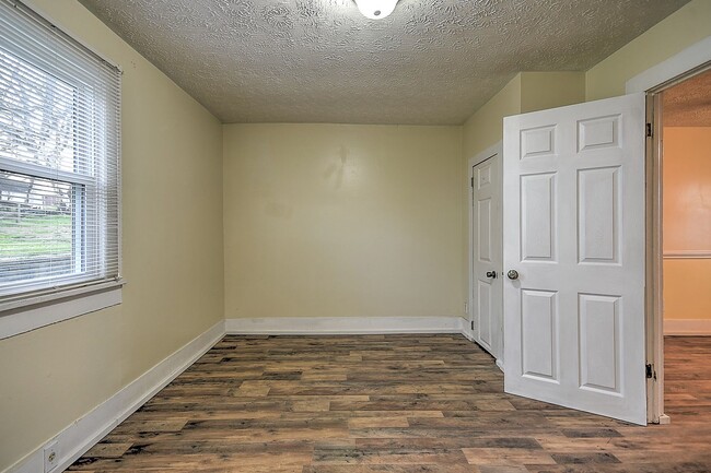 Building Photo - 1017 Fairview Ave