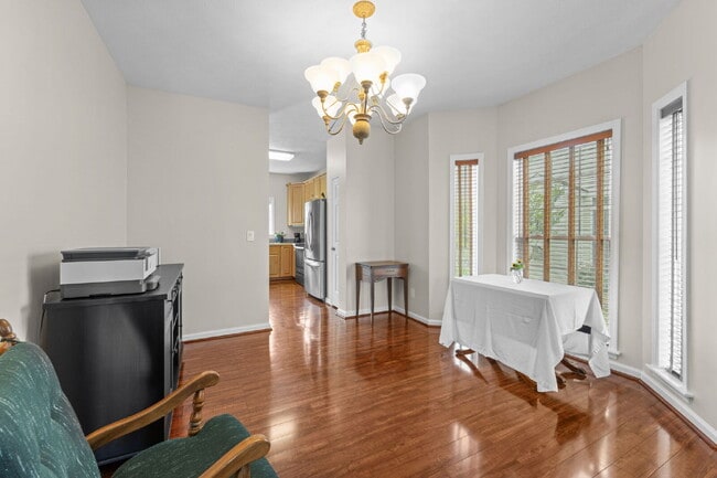 Building Photo - Welcome home to this well-maintained 4-bed...