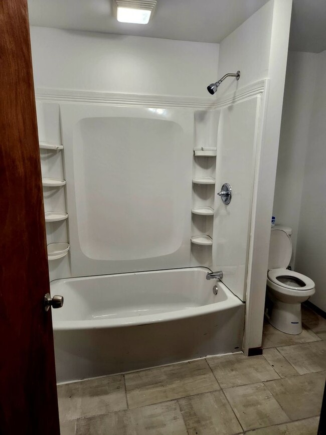 Building Photo - Duplex Apartment in Belpre