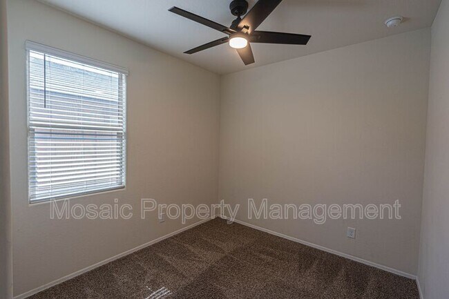 Building Photo - 1258 E Eric Pl