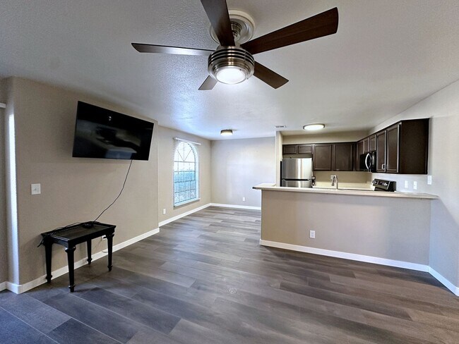 Building Photo - REMODELED 2 BEDROOM DOWNSTAIRS CONDO IN GATED COMMUNITY