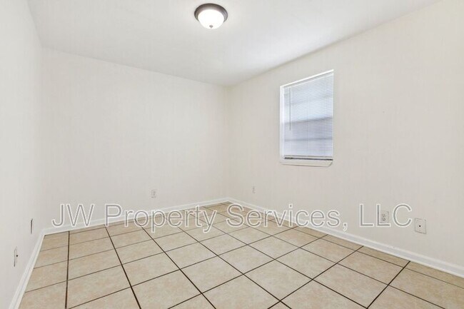 Building Photo - 2501 Delery St