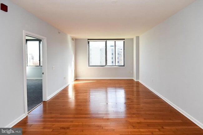 Building Photo - 440 L St NW