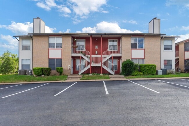 Building Photo - 205 3rd St