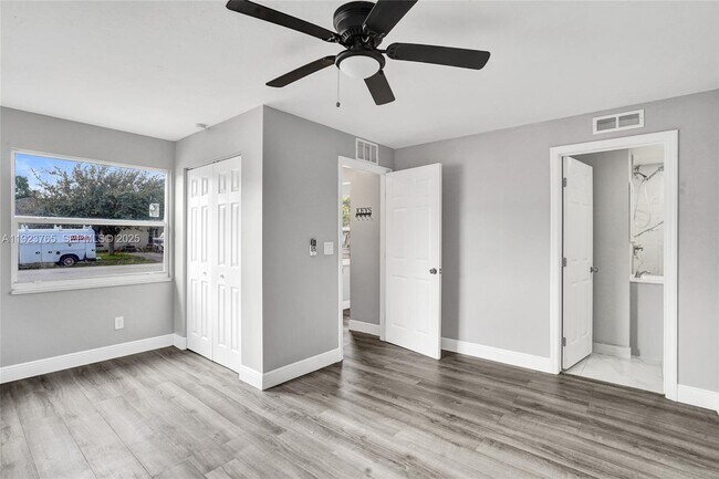 Building Photo - 3633 SW 12th Ct