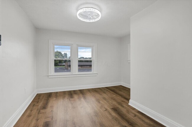Building Photo - 2365 Stelzer Rd