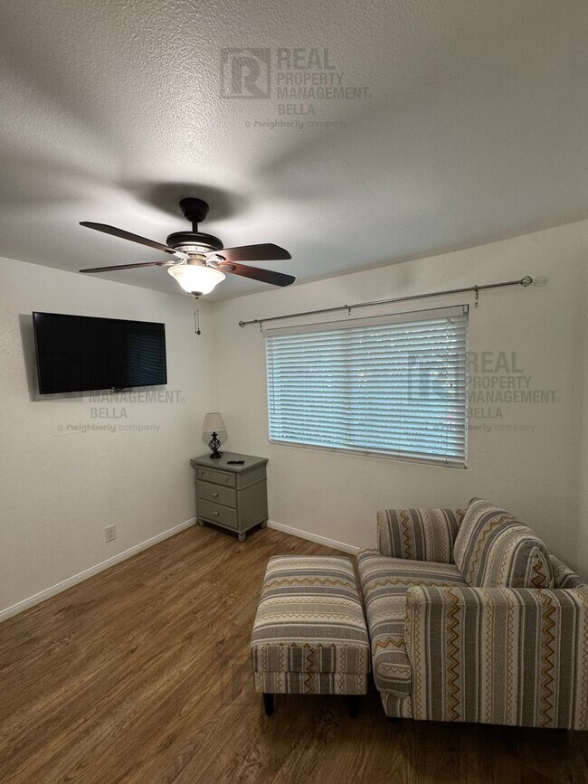 Building Photo - 24311 Canyon Lake Dr N