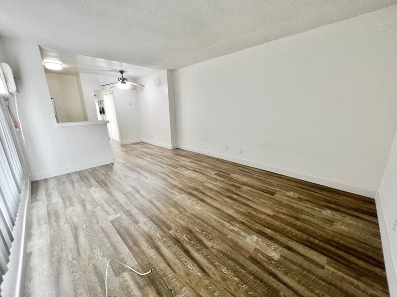 Building Photo - 3359 Mentone Ave