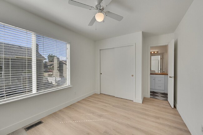 Building Photo - $2,495, 3 beds, 2.5 bath Updated Home in Co Springs with Fenced In Yard!